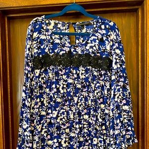 Floral draped shirt with lace front detail